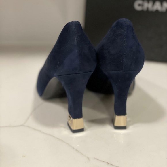 CHANEL 20A Suede Cap Toe CC Signature Metal Heel Pumps Shoes - Picture 6 of 12